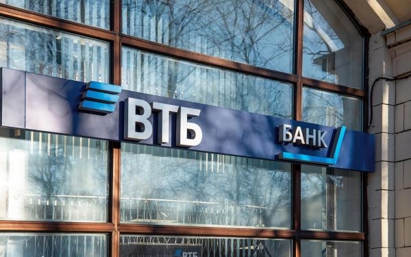 Акции ВТБ выросли почти на 5% на фоне покупки банка «Открытие» 