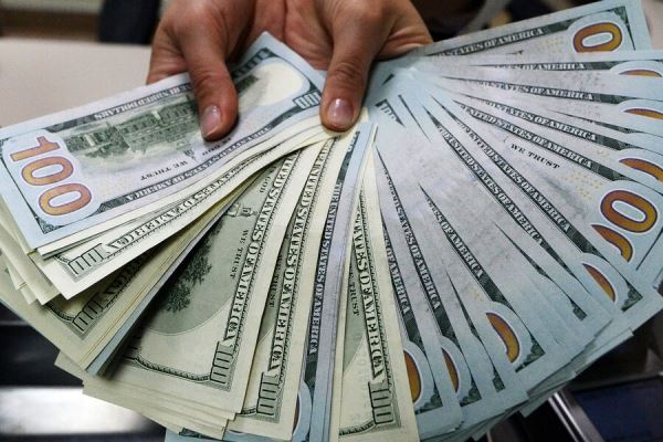 Банкир допустил укрепление доллара до 85 рублей 