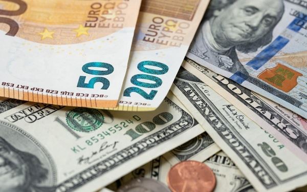 БКС отменит дополнительную комиссию за покупку долларов, евро и фунтов 
