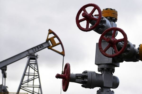 Эксперт Саламе: Россия не проиграет от потолка цен на ее нефть 