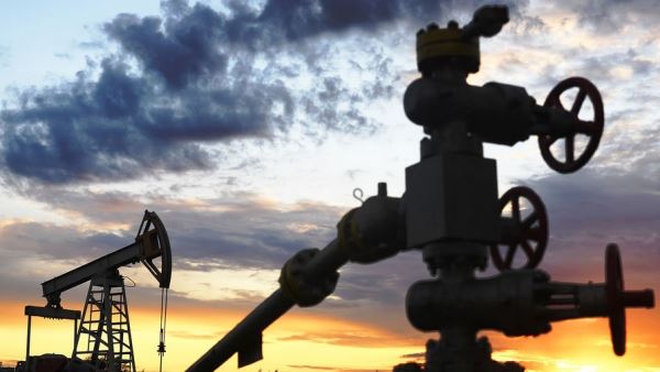«Ъ»: экспорт нефти из России в декабре снизился на 11% 
