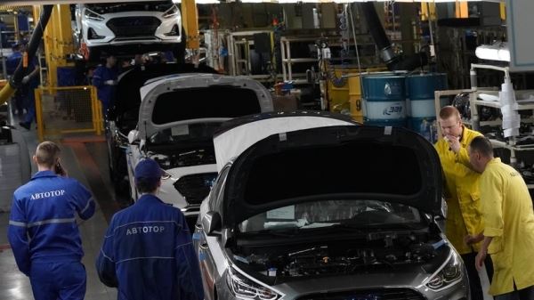 Губернатор сообщил, что завод «Автотор» возобновил работу в Калининградской области