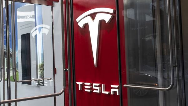 Инвесторы получили $15 млрд из-за падения акций Tesla с начала 2022 года 