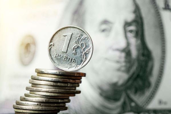 Курс доллара на торгах Мосбиржи вплотную подобрался к отметке 72 рубля 