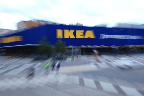 Мантуров: IKEA намерена до конца года договориться с покупателями бизнеса в России 