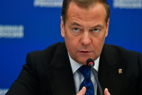 Медведев призвал проработать гарантии трудоустройства мобилизованных 