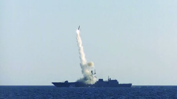 «Оружие XXI века»: начались серийные поставки гиперзвуковых ракет «Циркон» для ВМФ