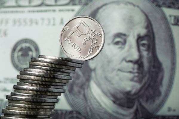 Почему сейчас растет курс доллара: разбираемся с экспертами 
