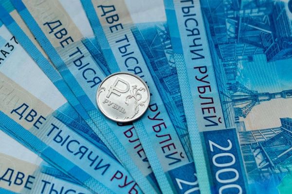 Путин подписал закон об установлении МРОТ на уровне 16 242 рубля в 2023 году 