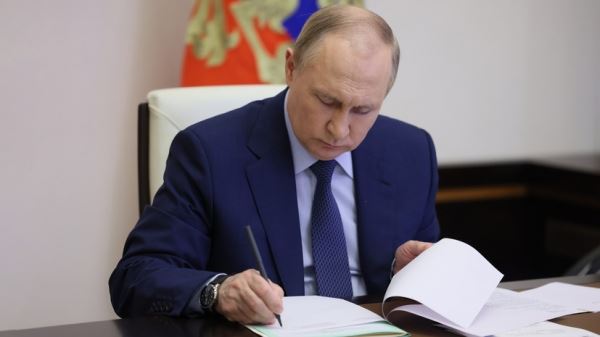 Меры поддержки: Путин установил дополнительные соцгарантии для служащих Росгвардии в зоне СВО